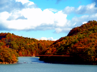 05花山ダム湖02s.jpg